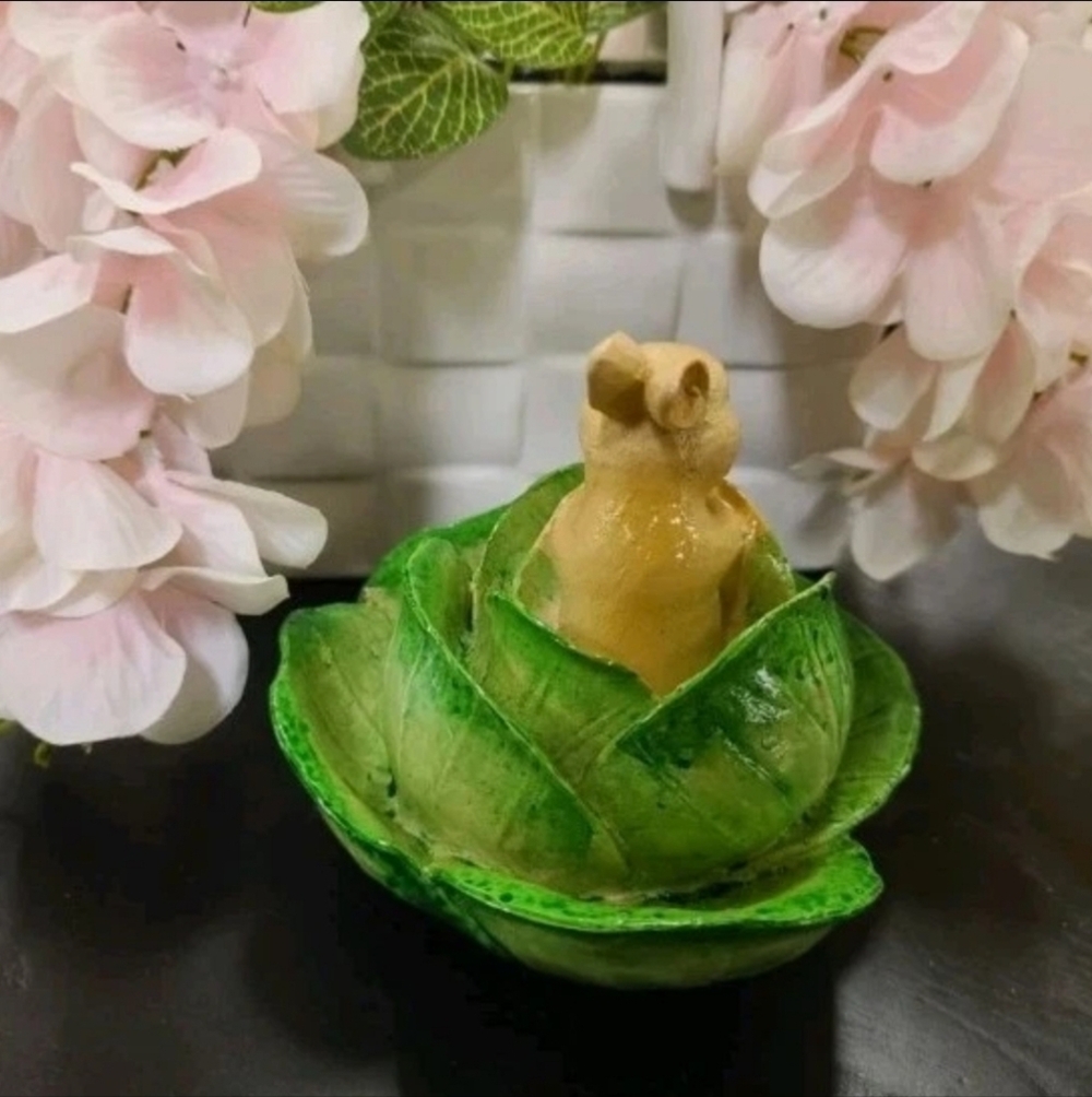 Spring Easter Bunny Rabbit In Cabbage Leaf Figurine Tier Tray Decor New - Picture 4 of 6